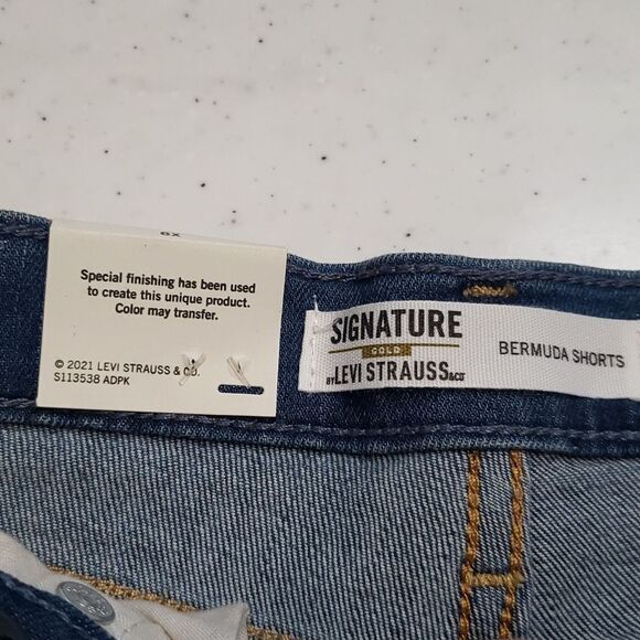 NWT Girls Signature Levi's GOLD Cuffed Bermuda Shorts Sz 6X - Picture 3 of 8